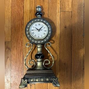 Vintage Winchester quartz mantel tabletop clock